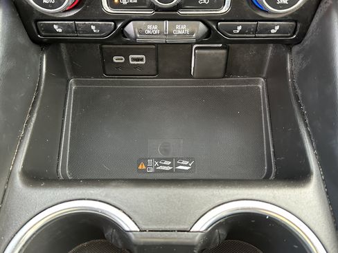 Used 2022 Chevrolet Suburban RST w/ Luxury Package image 26