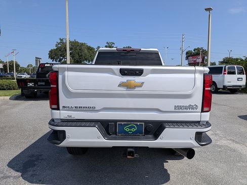 Certified 2025 Chevrolet Silverado 2500 High Country w/ High Country Premium Package AWD/4WD image 4