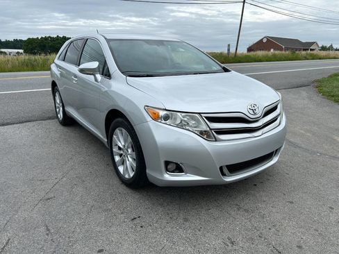 Used 2014 Toyota Venza LE AWD/4WD image 2