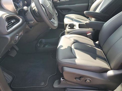 New 2026 Chrysler Voyager LX image 28