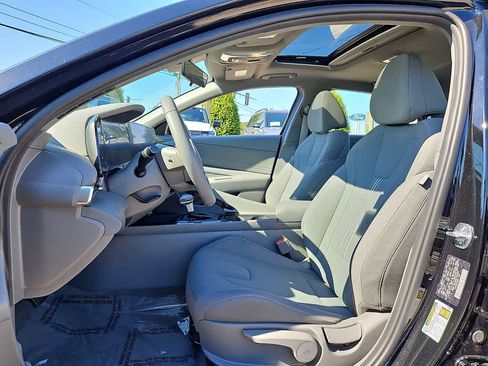 Used 2024 Hyundai Elantra SEL w/ Convenience Package FWD image 12