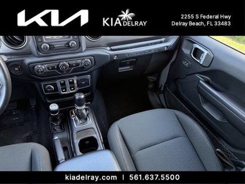 Used 2018 Jeep Wrangler Sport AWD/4WD image 15