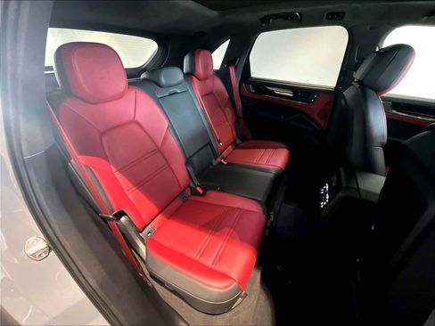 Used 2025 Porsche Cayenne GTS image 32