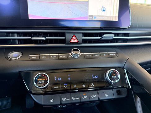 Used 2023 Hyundai Elantra SEL w/ Convenience Package FWD image 19