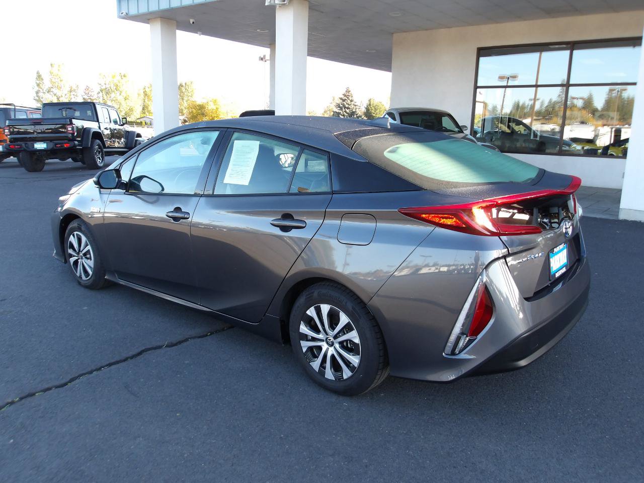 Used 2018 Toyota Prius Prime Premium FWD image 3