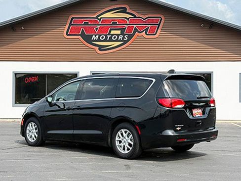 Used 2023 Chrysler Voyager LX FWD image 7