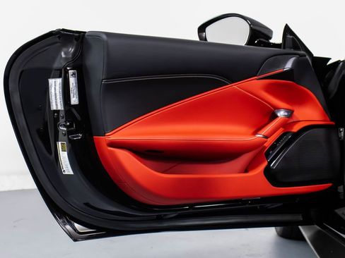 Certified 2025 Ferrari Roma Spider RWD image 38