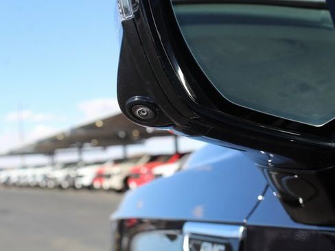 Used 2024 GMC Yukon Denali image 16