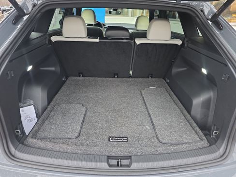 Used 2024 Volkswagen Atlas Cross Sport SEL Premium R-Line image 35