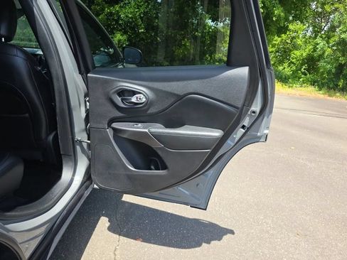 Used 2020 Jeep Cherokee Limited AWD/4WD image 47