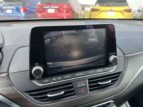 Used 2024 Nissan Altima 2.5 SV image 17