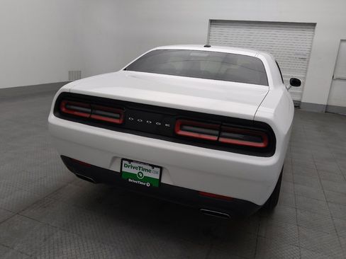 Used 2017 Dodge Challenger SXT image 7