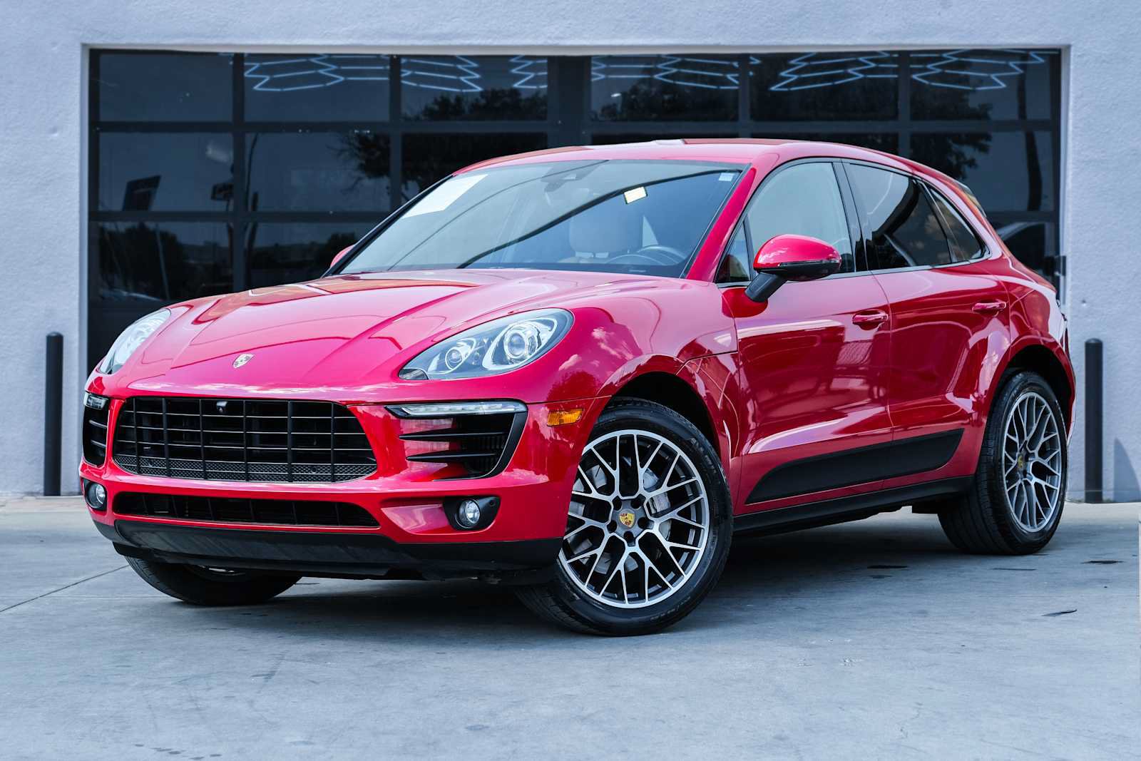 Used 2018 Porsche Macan S AWD/4WD image 1