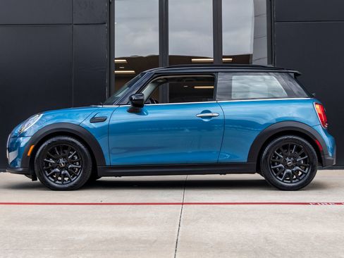 Used 2023 MINI Cooper 2-Door Hardtop FWD image 9