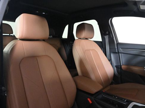 Used 2025 Audi Q3 2.0T Premium w/ Convenience Package AWD/4WD image 16