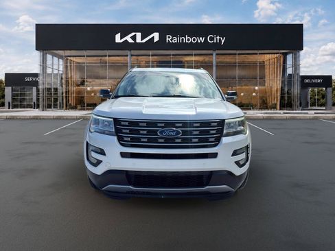 Used 2017 Ford Explorer XLT w/ Equipment Group 202A AWD/4WD image 2