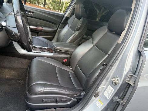Used 2017 Acura TLX FWD image 10