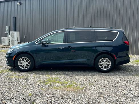 Used 2022 Chrysler Pacifica Touring-L image 2