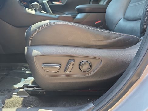 Used 2019 Toyota RAV4 Limited w/ Cold Weather Package FWD image 28