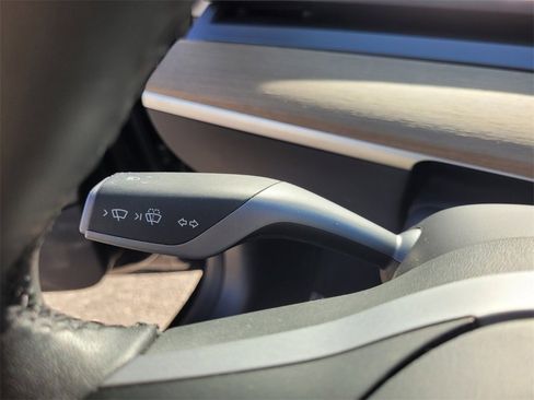 Used 2023 Tesla Model 3 Standard Range image 30