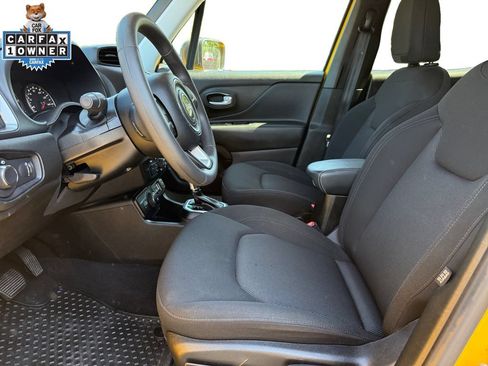 Used 2023 Jeep Renegade Latitude AWD/4WD image 9