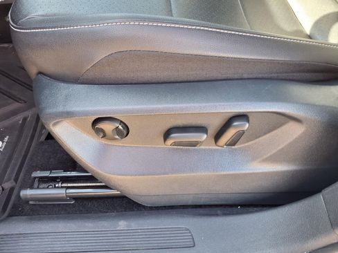 Used 2021 Volkswagen Tiguan SEL image 30