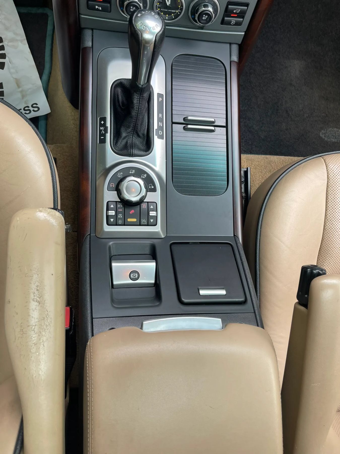 Used 2009 Land Rover Range Rover HSE AWD/4WD image 17
