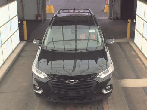 Used 2019 Chevrolet Traverse Premier w/ LPO, Blackout Package FWD image 2