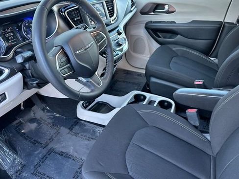 Used 2023 Chrysler Voyager LX FWD image 2