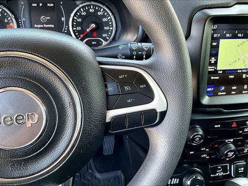 Used 2023 Jeep Renegade Latitude AWD/4WD image 12