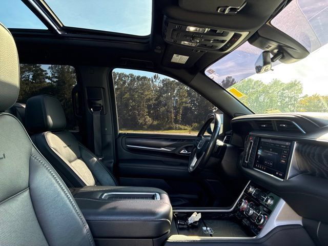 Used 2021 GMC Yukon Denali w/ Denali Ultimate Package AWD/4WD image 24