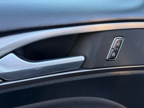 Used 2017 Ford Fusion SE w/ Fusion SE Technology Package image 19