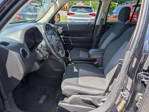 Used 2011 Jeep Patriot Latitude FWD image 14