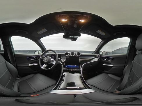 Used 2025 Mercedes-Benz GLC 300 4MATIC image 27