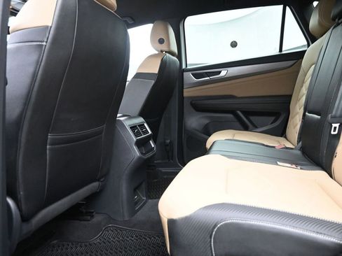 Used 2024 Volkswagen Atlas Cross Sport SE image 10