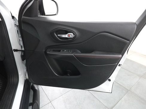 Used 2022 Jeep Cherokee Trailhawk AWD/4WD image 29