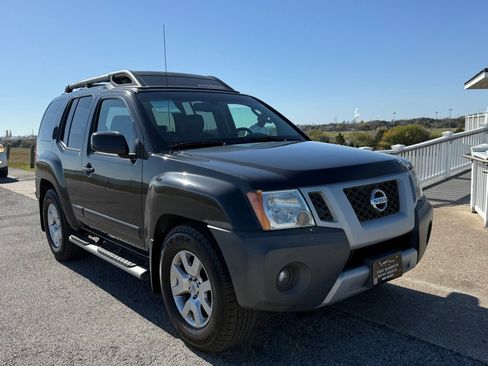 Used 2010 Nissan Xterra SE image 3