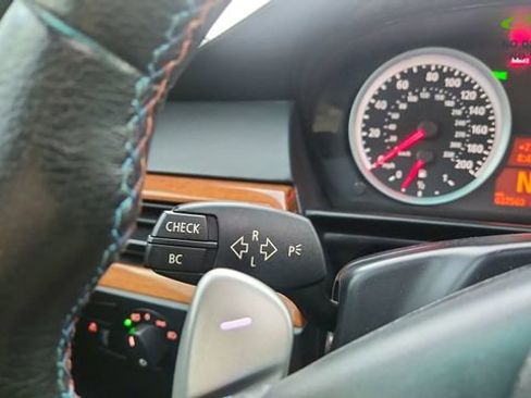 Used 2006 BMW M5 image 43