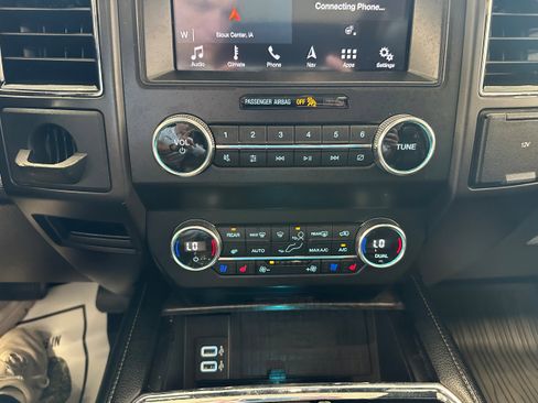 Used 2019 Ford Expedition Limited w/ Equipment Group 301A AWD/4WD image 22
