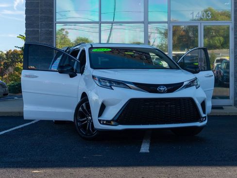 Used 2023 Toyota Sienna XSE image 13