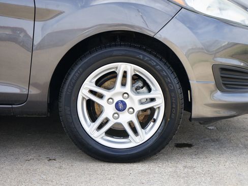 Used 2017 Ford Fiesta SE image 4