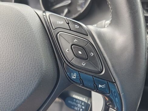 Used 2018 Toyota C-HR XLE FWD image 27
