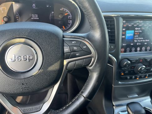 Used 2018 Jeep Grand Cherokee Limited w/ Luxury Group II image 19
