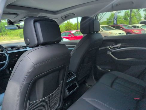 Used 2022 Audi e-tron Premium w/ Convenience Plus Package AWD/4WD image 18