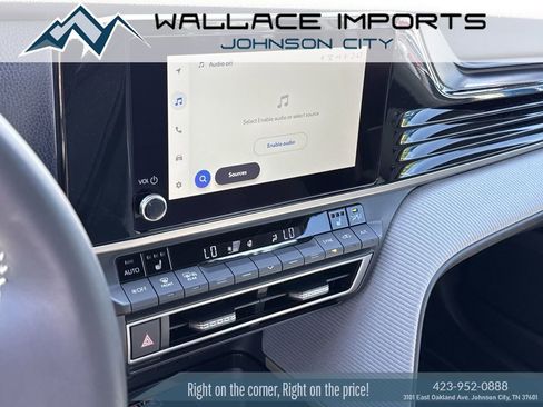 Used 2025 Toyota Camry SE w/ Convenience Package FWD image 25