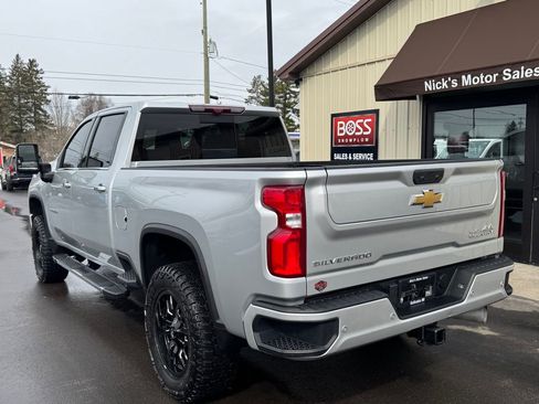 Used 2022 Chevrolet Silverado 2500 High Country w/ Z71 Off-Road Package image 3