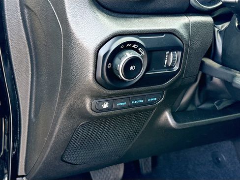 Used 2023 Jeep Wrangler Unlimited Sahara w/ Cold Weather Group AWD/4WD image 11