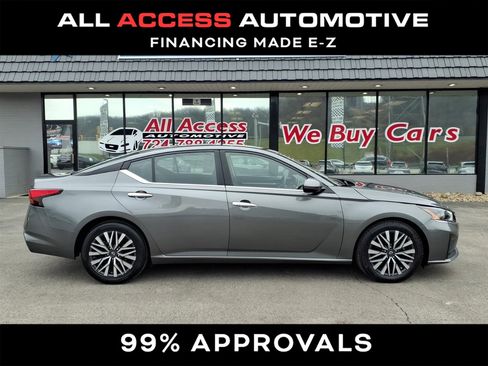 Used 2023 Nissan Altima 2.5 SV image 1