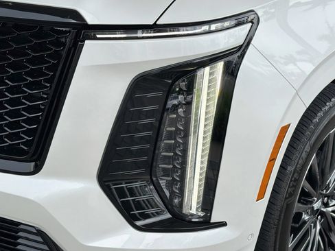 Used 2025 Cadillac Escalade Sport Platinum AWD/4WD image 9