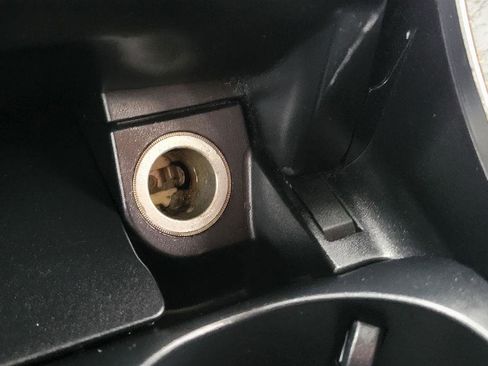 Used 2019 Mercedes-Benz GLC 300 w/ Premium Package image 24